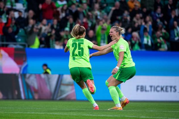 Vivien Endemann VfL Wolfsburg, 25 , Alexandra Popp VfL Wolfsburg, 11 celebrating the goal for 1 0, GER, VfL Wolfsburg vs FC Bayern Muenchen, Football Google Pixel Womens Bundesliga, Matchday 6, Season 2024 2025, 12 10 2024 DFB regulations prohibit any use of photographs as image sequences and or quasi video GER, VfL Wolfsburg vs FC Bayern Muenchen, Football Google Pixel Womens Bundesliga, Matchday 6, Season 2024 2025, 12 10 2024 Wolfsburg Copyright: xEibner-Pressefoto Memmlerx EP_MMR