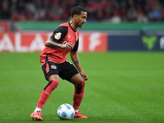 Arthur Bayer 04 Leverkusen in action, on the ball, single action during the DFB Cup Second Round match between Bayer 04 Leverkusen and SV 07 Elversberg at BayArena on October 29, 2024 in Leverkusen, Germany Photo by Ralf Treese DeFodi Images Arthur Bayer 04 Leverkusen controls the ball during the DFB Cup Second Round match between Bayer 04 Leverkusen and SV 07 Elversberg at BayArena on October 29, 2024 in Leverkusen, Germany Photo by Ralf Treese DeFodi Images DFB DFL REGULATIONS PROHIBIT ANY USE OF PHOTOGRAPHS AS IMAGE SEQUENCES AND OR QUASI VIDEO not used in POL SRB CRO FRA GBR NED ITA USA Defodi 521 LEVSVE20241029 041 Defodi-521 not used in POL SRB CRO FRA GBR NED ITA USA DFB DFL REGULATIONS PROHIBIT ANY USE OF PHOTOGRAPHS AS IMAGE SEQUENCES AND OR QUASI-VIDEO.