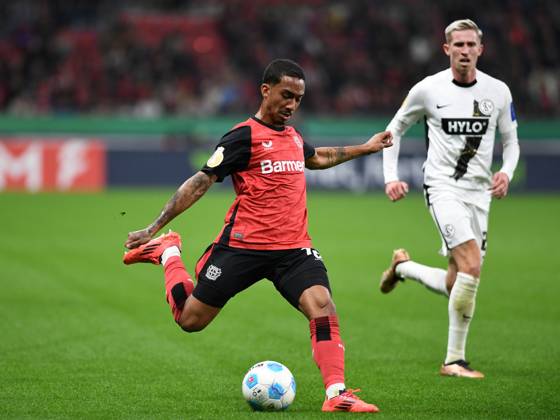 Arthur Bayer 04 Leverkusen in action, on the ball, single action during the DFB Cup Second Round match between Bayer 04 Leverkusen and SV 07 Elversberg at BayArena on October 29, 2024 in Leverkusen, Germany Photo by Ralf Treese DeFodi Images Arthur Bayer 04 Leverkusen controls the ball during the DFB Cup Second Round match between Bayer 04 Leverkusen and SV 07 Elversberg at BayArena on October 29, 2024 in Leverkusen, Germany Photo by Ralf Treese DeFodi Images DFB DFL REGULATIONS PROHIBIT ANY USE OF PHOTOGRAPHS AS IMAGE SEQUENCES AND OR QUASI VIDEO not used in POL SRB CRO FRA GBR NED ITA USA Defodi 521 LEVSVE20241029 056 Defodi-521 not used in POL SRB CRO FRA GBR NED ITA USA DFB DFL REGULATIONS PROHIBIT ANY USE OF PHOTOGRAPHS AS IMAGE SEQUENCES AND OR QUASI-VIDEO.