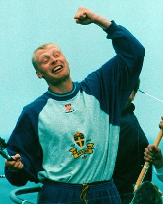 Klas Ingesson, soccer player Sweden national team, Nationalteam fishing cod in Varberg at a national team gathering before the World Cup, happy, cheering 1994 06 02 c KJELLERAS PETER Aftonbladet IBL Bildbyra EXPRESSEN OUT AFTONBLADET 4586 Sweden football x2512x Copyright: xPeterxKjelleras Aftonbladet TTx xx
