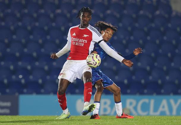 - Chelsea U21, U 21 v Arsenal U21, Premier League 2, Kingsmeadow Stadium, London, UK - 1st November 2024. Ayden Heaven of Arsenal U21 battles Kiano Dyer of Chelsea U21. - Chelsea U21 v Arsenal U21, Premier League 2, Kingsmeadow Stadium, London, UK - 1st November 2024. By Daniel Weir Crystal Pix. London Kingsmeadow Stadium UK Copyright: xDanielxWeirx xCrystalxPixx CP_Chelsea_U21_Arsenal_U21_115