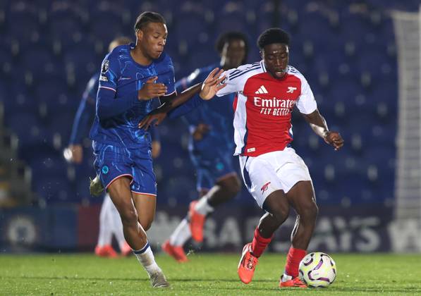 - Chelsea U21, U 21 v Arsenal U21, Premier League 2, Kingsmeadow Stadium, London, UK - 1st November 2024. Ismeal Kabia of Arsenal U21 battles Ishe Samuels-Smith of Chelsea U21. - Chelsea U21 v Arsenal U21, Premier League 2, Kingsmeadow Stadium, London, UK - 1st November 2024. By Daniel Weir Crystal Pix. London Kingsmeadow Stadium UK Copyright: xDanielxWeirx xCrystalxPixx CP_Chelsea_U21_Arsenal_U21_122