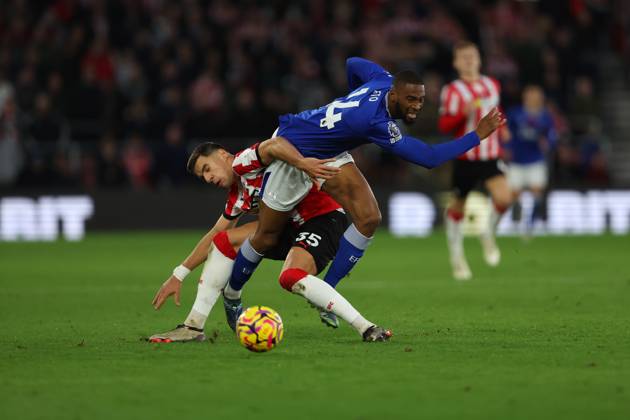 Football - 2024 2025 Premier League - Southampton vs Everton - St Mary™s Stadium - Saturday 2nd November 2024 Jan Bednarek of Southampton tackles Beto of Everton during the Premier League match at St Mary™s Stadium COLORSPORT Shaun Boggust