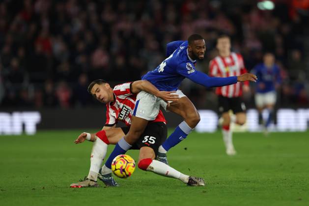 Football - 2024 2025 Premier League - Southampton vs Everton - St Mary™s Stadium - Saturday 2nd November 2024 Jan Bednarek of Southampton tackles Beto of Everton during the Premier League match at St Mary™s Stadium COLORSPORT Shaun Boggust