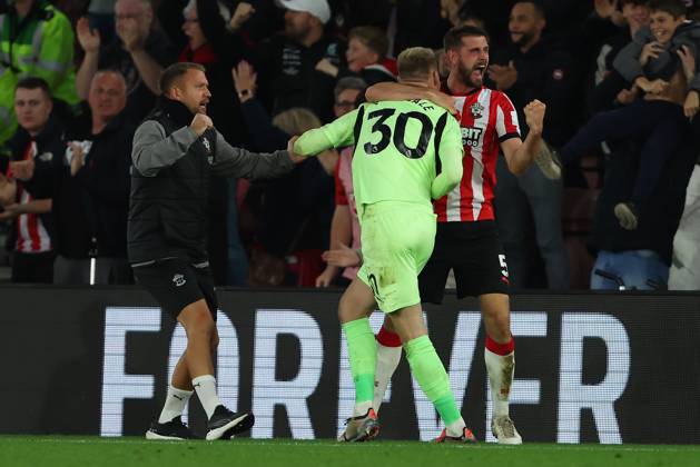 Football - 2024 2025 Premier League - Southampton vs Everton - St Mary™s Stadium - Saturday 2nd November 2024 Aaron Ramsdale celebrates Saints goal with Captain Jack Stephens during the Premier League match at St Mary™s Stadium COLORSPORT Shaun Boggust