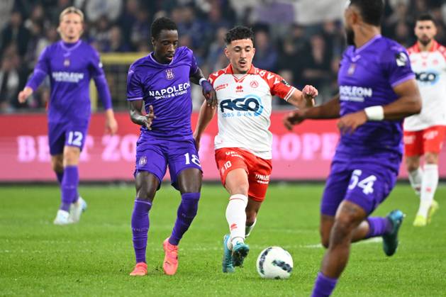 RSC Anderlecht v KV Kortrijk - Jupiler Pro League ANDERLECHT, BELGIUM - NOVEMBER 03 : Ashimeru Majeed midfielder of RSC Anderlecht, Kadri Abdelkahar midfielder of KV Kortrijk during the Jupiler Pro League match between RSC Anderlecht and KV Kortrijk on November 3, 2024 in Anderlecht, Belgium, 03 11 2024 Anderlecht Belgium  Copyright: xVincentxKalutx