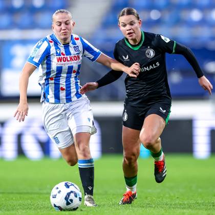 2024-11-02 sc Heerenveen v Feyenoord - Dutch Azerion Women™s Eredivisie HEERENVEEN, NETHERLANDS - NOVEMBER 2: Demi Werther of sc Heerenveen battles for the ball with Justine Brandau of Feyenoord during the Dutch Azerion Women™s Eredivisie match between sc Heerenveen and Feyenoord at Abe Lenstra Stadion on November 2, 2024 in Heerenveen, Netherlands. (Photo by Pieter van der Woude BSR Agency) Heerenveen Netherlands Content not available for redistribution in The Netherlands directly or indirectly through any third parties. Copyright: xBSRxAgencyx