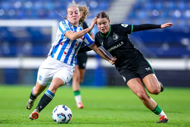 2024-11-02 sc Heerenveen v Feyenoord - Dutch Azerion Women™s Eredivisie HEERENVEEN, NETHERLANDS - NOVEMBER 2: Demi Werther of sc Heerenveen battles for the ball with Justine Brandau of Feyenoord during the Dutch Azerion Women™s Eredivisie match between sc Heerenveen and Feyenoord at Abe Lenstra Stadion on November 2, 2024 in Heerenveen, Netherlands. (Photo by Pieter van der Woude BSR Agency) Heerenveen Netherlands Content not available for redistribution in The Netherlands directly or indirectly through any third parties. Copyright: xBSRxAgencyx