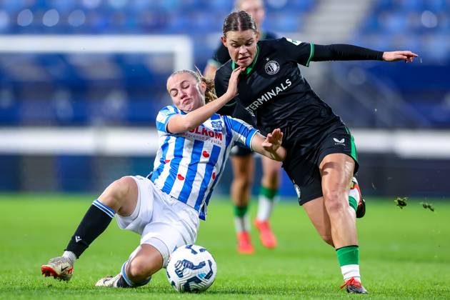 2024-11-02 sc Heerenveen v Feyenoord - Dutch Azerion Women™s Eredivisie HEERENVEEN, NETHERLANDS - NOVEMBER 2: Demi Werther of sc Heerenveen battles for the ball with Justine Brandau of Feyenoord during the Dutch Azerion Women™s Eredivisie match between sc Heerenveen and Feyenoord at Abe Lenstra Stadion on November 2, 2024 in Heerenveen, Netherlands. (Photo by Pieter van der Woude BSR Agency) Heerenveen Netherlands Content not available for redistribution in The Netherlands directly or indirectly through any third parties. Copyright: xBSRxAgencyx