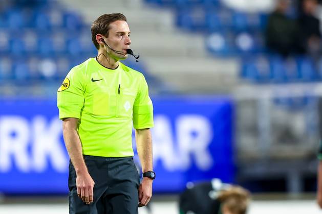 2024-11-02 sc Heerenveen v Feyenoord - Dutch Azerion Women™s Eredivisie HEERENVEEN, NETHERLANDS - NOVEMBER 2: Referee Tommy Postma during the Dutch Azerion Women™s Eredivisie match between sc Heerenveen and Feyenoord at Abe Lenstra Stadion on November 2, 2024 in Heerenveen, Netherlands. (Photo by Pieter van der Woude BSR Agency) Heerenveen Netherlands Content not available for redistribution in The Netherlands directly or indirectly through any third parties. Copyright: xBSRxAgencyx