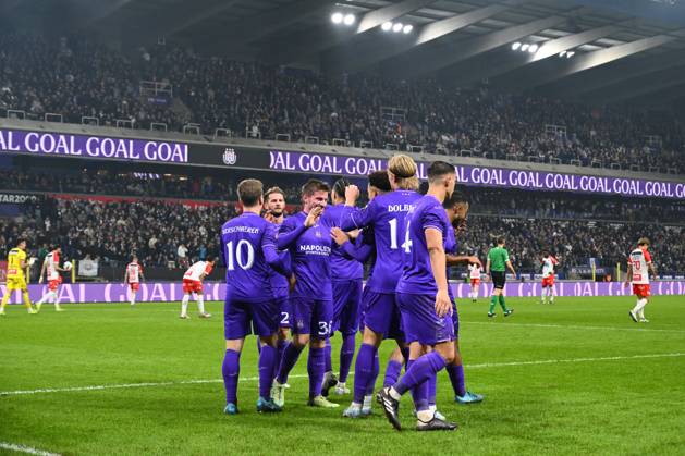 RSC Anderlecht v KV Kortrijk - Jupiler Pro League ANDERLECHT, BELGIUM - NOVEMBER 03 : Stroeykens Mario midfielder of RSC Anderlecht celebrates scoring a goal with teammates during the Jupiler Pro League match between RSC Anderlecht and KV Kortrijk on November 3, 2024 in Anderlecht, Belgium, 03 11 2024 Anderlecht Belgium  Copyright: xVincentxKalutx