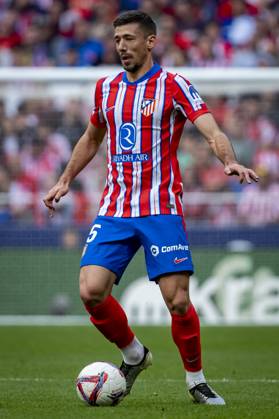 Atletico de Madrid vs UD Las Palmas - La Liga EA Sports 2024 25 Clement Lenglet of Atletico de Madrid in action with the ball during the La Liga EA Sports 2024 25 football match between Atletico de Madrid and UD Las Palmas at Estadio Riyadh Air Metropolitano on November 03, 2024 in Madrid, Spain. Madrid Estadio Riyadh Air Metropolitan Madrid Spain Copyright: xAlbertoxGardinx AGardin_20241103_Football_Liga_Atletico_Madrid_Las_Palmas_184