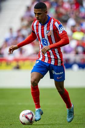 Atletico de Madrid vs UD Las Palmas - La Liga EA Sports 2024 25 Samuel Lino of Atletico de Madrid in action with the ball during the La Liga EA Sports 2024 25 football match between Atletico de Madrid and UD Las Palmas at Estadio Riyadh Air Metropolitano on November 03, 2024 in Madrid, Spain. Madrid Estadio Riyadh Air Metropolitan Madrid Spain Copyright: xAlbertoxGardinx AGardin_20241103_Football_Liga_Atletico_Madrid_Las_Palmas_188