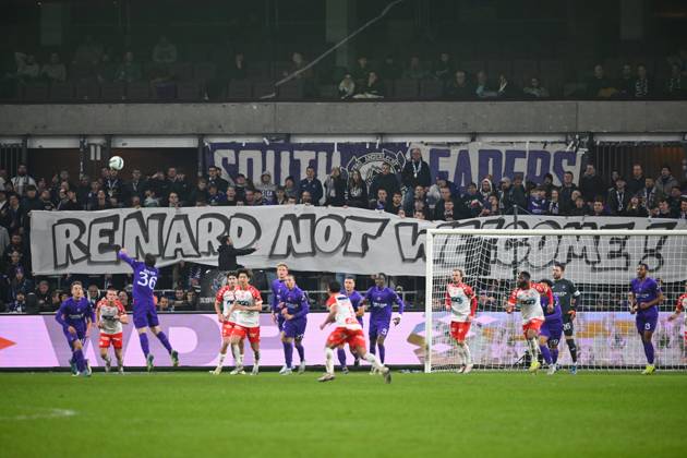 RSC Anderlecht v KV Kortrijk - Jupiler Pro League ANDERLECHT, BELGIUM - NOVEMBER 03 : Supporters and fans Renard Olivier CEO Sports of RSC Anderlecht during the Jupiler Pro League match between RSC Anderlecht and KV Kortrijk on November 3, 2024 in Anderlecht, Belgium, 03 11 2024 Anderlecht Belgium  Copyright: xVincentxKalutx