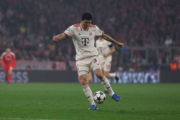 Munich, Alianz Arena UEFA Champions League 2024 25 on 6 11 2024 Matchday 4 FC Bayern Munich SL Benfica v l , Minjae Kim FC Bayern Munich on the ball, cropped image, single image, full body, action, action scene DFL DFB REGULATIONS PROHIBIT ANY USE OF PHOTOGRAPHS as IMAGE SEQUENCES and or QUASI VIDEO Copyright: JoaquimxFerreira