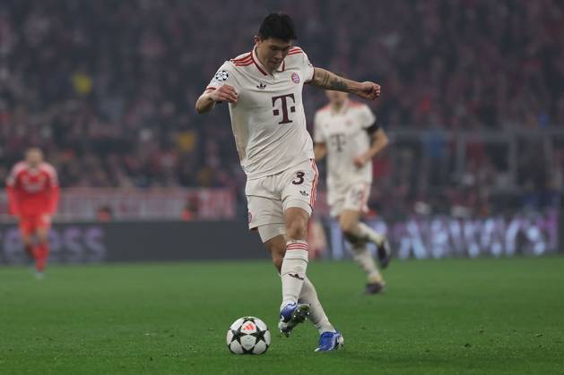 Munich, Alianz Arena UEFA Champions League 2024 25 on 6 11 2024 Matchday 4 FC Bayern Munich SL Benfica v l , Minjae Kim FC Bayern Munich on the ball, cropped image, single image, full body, action, action scene DFL DFB REGULATIONS PROHIBIT ANY USE OF PHOTOGRAPHS as IMAGE SEQUENCES and or QUASI VIDEO Copyright: JoaquimxFerreira