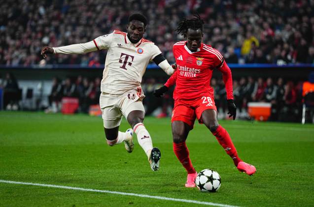 November 06 2024: Issa Kaboro of Benfica controls the ball during a Champions League Round 4 game, Bayern Munich versus Benfica, at Allianz Areana, Munich, Germany. CSM Munich Germany - ZUMAc04_ 20241106_zma_c04_030 Copyright: xUlrikxPedersenx