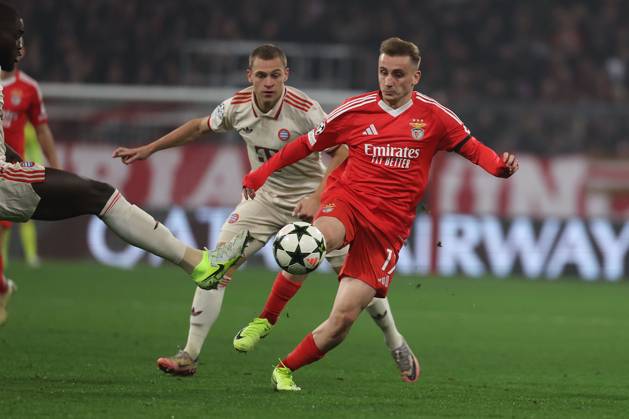 Munich, Alianz Arena UEFA Champions League 2024 25 am 6 11 2024 Matchday 4 FC Bayern München SL Benfica v l , Joshua Kimmich FC Bayern München , Kerem Aktürkoglu S L Benfica , Zweikampf, Action, Aktion, Battles for the Ball DFL DFB REGULATIONS PROHIBIT ANY USE OF PHOTOGRAPHS as IMAGE SEQUENCES and or QUASI VIDEO Copyright: JoaquimxFerreira