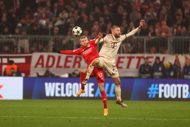 Munich, Alianz Arena UEFA Champions League 2024 25 am 6 11 2024 Matchday 4 FC Bayern München SL Benfica v l , Jan Niklas Beste S L Benfica , Konrad Laimer FC Bayern München Zweikampf, Action, Aktion, Battles for the Ball DFL DFB REGULATIONS PROHIBIT ANY USE OF PHOTOGRAPHS as IMAGE SEQUENCES and or QUASI VIDEO Copyright: JoaquimxFerreira
