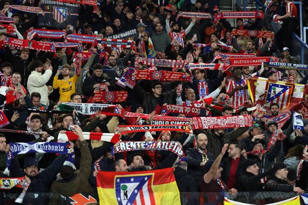 France - UEFA Champions League Paris Saint Germain vs. Atletico de Madrid - 06 11 2024 FRANCE, PARIS, NOVEMBER 06. Supporters of Atletico de Madrid celebrate the victory at the end of the UEFA Champions League football match between Paris Saint Germain and Atletico de Madrid on November 06, 2024 at Parc des Princes in Paris, France. Photo by Manuel Blondeau AOP.Press Paris Parc des Princes France Copyright: x ManuelxBlondeau AOP.Pressx AOP20241106-0017