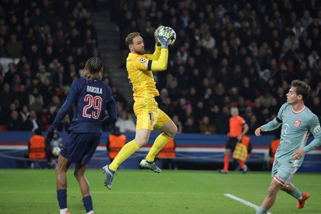 France - UEFA Champions League Paris Saint Germain vs. Atletico de Madrid - 06 11 2024 FRANCE, PARIS, NOVEMBER 06. Jan Oblak of Atletico de Madrid makes.a save during the UEFA Champions League football match between Paris Saint Germain and Atletico de Madrid on November 06, 2024 at Parc des Princes in Paris, France. Photo by Manuel Blondeau AOP.Press Paris Parc des Princes France Copyright: x ManuelxBlondeau AOP.Pressx AOP20241106-0007