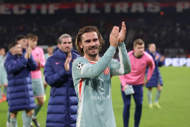 France - UEFA Champions League Paris Saint Germain vs. Atletico de Madrid - 06 11 2024 FRANCE, PARIS, NOVEMBER 06. Antoine Griezmann of Atletico de Madrid celebrates the victory with his teammates at the end of the UEFA Champions League football match between Paris Saint Germain and Atletico de Madrid on November 06, 2024 at Parc des Princes in Paris, France. Photo by Manuel Blondeau AOP.Press Paris Parc des Princes France Copyright: x ManuelxBlondeau AOP.Pressx AOP20241106-0014