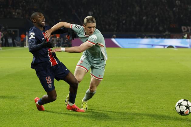 Football : PSG - Atletico Madrid (1-2). 6 Novembre 2024 - Paris, France : PSG vs Atletico Madrid dans la premiere phase de la Ligue des Champions de football. Atleico Madrid bat PSG 2-1. Ousmane Dembele (Paris en maillot bleu) contre Conor Gallagher (Atletico en maillot rbleu ciel) ici en action. (Photo Henri Szwarc Starface) 311231 2024-11-06 Paris France Copyright: xHenrixSzwarcx xStarfacex STAR_311231_059