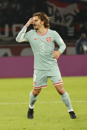Football : PSG - Atletico Madrid (1-2). 6 Novembre 2024 - Paris, France : PSG vs Atletico Madrid dans la premiere phase de la Ligue des Champions de football. Atleico Madrid bat PSG 2-1. Antoine Griezmann (Atletico en maillot rbleu ciel) ici en action. (Photo Henri Szwarc Starface) 311231 2024-11-06 Paris France Copyright: xHenrixSzwarcx xStarfacex STAR_311231_060