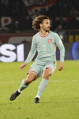 Football : PSG - Atletico Madrid (1-2). 6 Novembre 2024 - Paris, France : PSG vs Atletico Madrid dans la premiere phase de la Ligue des Champions de football. Atleico Madrid bat PSG 2-1. Antoine Griezmann (Atletico en maillot rbleu ciel) ici en action. (Photo Henri Szwarc Starface) 311231 2024-11-06 Paris France Copyright: xHenrixSzwarcx xStarfacex STAR_311231_063