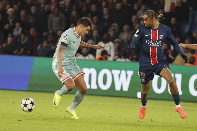 Football : PSG - Atletico Madrid (1-2). 6 Novembre 2024 - Paris, France : PSG vs Atletico Madrid dans la premiere phase de la Ligue des Champions de football. Atleico Madrid bat PSG 2-1. Bradley Barcola (Paris en maillot bleu) ici en action. (Photo Henri Szwarc Starface) 311231 2024-11-06 Paris France Copyright: xHenrixSzwarcx xStarfacex STAR_311231_069