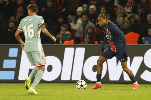 Football : PSG - Atletico Madrid (1-2). 6 Novembre 2024 - Paris, France : PSG vs Atletico Madrid dans la premiere phase de la Ligue des Champions de football. Atleico Madrid bat PSG 2-1. Bradley Barcola (Paris en maillot bleu) ici en action. (Photo Henri Szwarc Starface) 311231 2024-11-06 Paris France Copyright: xHenrixSzwarcx xStarfacex STAR_311231_072