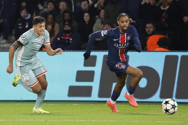 Football : PSG - Atletico Madrid (1-2). 6 Novembre 2024 - Paris, France : PSG vs Atletico Madrid dans la premiere phase de la Ligue des Champions de football. Atleico Madrid bat PSG 2-1. X (Paris en maillot bleu) contre Y (Atletico en maillot rbleu ciel) ici en action. (Photo Henri Szwarc Starface) 311231 2024-11-06 Paris France Copyright: xHenrixSzwarcx xStarfacex STAR_311231_073