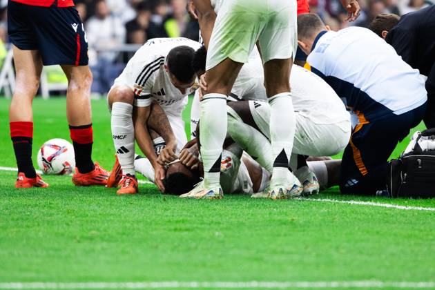 Real Madrid CF vs CA Osasuna - LaLiga EA Sports MADRID, SPAIN, NOVEMBER 9: Eder Militao of Real Madrid CF after injured during the LaLiga EA Sports match between Real Madrid CF and CA Osasuna at Estadio Santiago Bernabeu on November 9, 2024 in Madrid, Spain. Madrid Estadio Santiago Bernabeu Madrid Spain Copyright: xAlexxPerezx RealMadridCAOsasuna-9NOV105