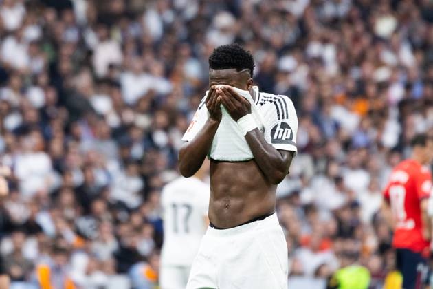 Real Madrid CF vs CA Osasuna - LaLiga EA Sports MADRID, SPAIN, NOVEMBER 9: Vinicius Jr of Real Madrid CF in tears after Militao™s injured the LaLiga EA Sports match between Real Madrid CF and CA Osasuna at Estadio Santiago Bernabeu on November 9, 2024 in Madrid, Spain. Madrid Estadio Santiago Bernabeu Madrid Spain Copyright: xAlexxPerezx RealMadridCAOsasuna-9NOV112