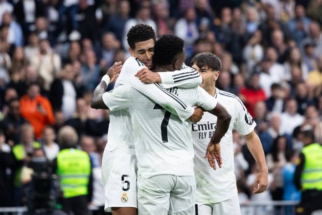 Real Madrid CF vs CA Osasuna - LaLiga EA Sports MADRID, SPAIN, NOVEMBER 9: Vinicius Jr of Real Madrid CF celebrating with Jude Bellingham of Real Madrid CF after scoring his goal during the LaLiga EA Sports match between Real Madrid CF and CA Osasuna at Estadio Santiago Bernabeu on November 9, 2024 in Madrid, Spain. Madrid Estadio Santiago Bernabeu Madrid Spain Copyright: xAlexxPerezx RealMadridCAOsasuna-9NOV115