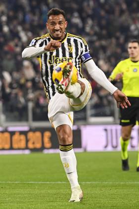 Foto Fabio Ferrari LaPresse 30 Dicembre 2023 -Torino, Italia - - Juventus vs Roma - Campionato italiano di calcio Serie A TIM 2023 2024 - Allianz Stadium. Nella foto: Danilo (Juventus FC); December 30, 2023 Turin, Italy - sport soccer - Juventus vs Roma - Italian Football Championship League A TIM 2023 2024 - Allianz Stadium In the pic: Danilo (Juventus FC); Copyright: xFabioxFerrari LaPressex