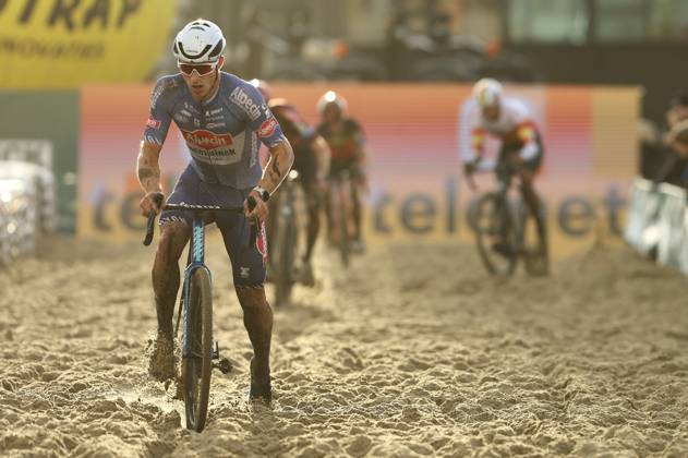 Belgian Niels Vandeputte pictured in action during the men s elite race at the Jaarmarktcross cyclocross cycling event in Niel, race 3 8 of the Superprestige competition, Monday 11 November 2024. DAVIDxPINTENS  x105184351x
