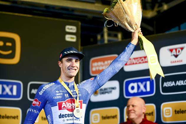 Telenet Superprestige cyclocross Niel 2024 NIEL, BELGIUM - NOVEMBER 11 : Vandeputte Niels (BEL) of Alpecin-Deceuninck during the podium Ceremony of the 3th leg of the men Elite Telenet Superprestige cyclocross series 2024-2025 in Niel, Belgium, 11 11 2024 Niel Belgium  Copyright: xGvgx