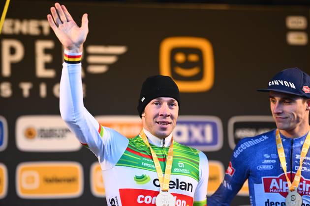 Telenet Superprestige cyclocross Niel 2024 NIEL, BELGIUM - NOVEMBER 11 : Sweeck Laurens (BEL) of Crelan - Corendon, Vandeputte Niels (BEL) of Alpecin-Deceuninck and Orts Lloret Felipe (SPA) of Ridley Racing Team during the podium Ceremony of the 3th leg of the men Elite Telenet Superprestige cyclocross series 2024-2025 in Niel, Belgium, 11 11 2024 Niel Belgium  Copyright: xGvgx