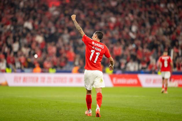 November 10, 2024, Lisboa, Lisboa, Portugal: ANGEL DI MARIA from SL Benfica seen celebrating his goal from SL Benfica during the Liga Portugal Betclic 2024 25 match between SL Benfica and FC Porto at Estadio da Luz on November 10, 2024 in Lisboa, Portugal. Final score: SL Benfica 4:1 FC Porto Lisbon Portugal Lisboa Portugal - ZUMA Bet 20241110_spo_l192_001 Copyright: xMiguelxLemosx
