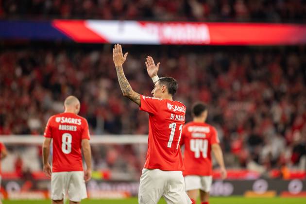 November 10, 2024, Lisboa, Lisboa, Portugal: ANGEL DI MARIA from SL Benfica seen celebrating his first goal during the Liga Portugal Betclic 2024 25 match between SL Benfica and FC Porto at Estadio da Luz on November 10, 2024 in Lisboa, Portugal. Final score: SL Benfica 4:1 FC Porto Lisbon Portugal Lisboa Portugal - ZUMA Bet 20241110_spo_l192_014 Copyright: xMiguelxLemosx