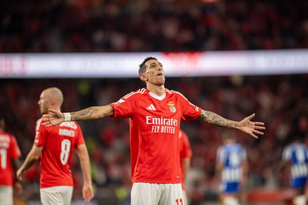 November 10, 2024, Lisboa, Lisboa, Portugal: ANGEL DI MARIA from SL Benfica seen celebrating his first goal during the Liga Portugal Betclic 2024 25 match between SL Benfica and FC Porto at Estadio da Luz on November 10, 2024 in Lisboa, Portugal. Final score: SL Benfica 4:1 FC Porto Lisbon Portugal Lisboa Portugal - ZUMA Bet 20241110_spo_l192_017 Copyright: xMiguelxLemosx