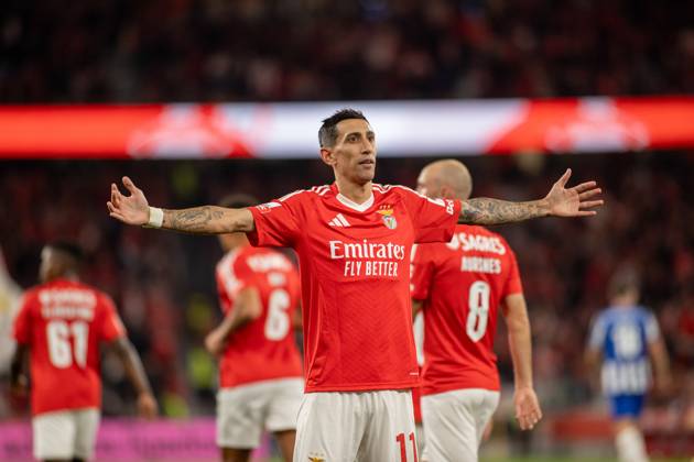 November 10, 2024, Lisboa, Lisboa, Portugal: ANGEL DI MARIA from SL Benfica seen celebrating his first goal during the Liga Portugal Betclic 2024 25 match between SL Benfica and FC Porto at Estadio da Luz on November 10, 2024 in Lisboa, Portugal. Final score: SL Benfica 4:1 FC Porto Lisbon Portugal Lisboa Portugal - ZUMA Bet 20241110_spo_l192_018 Copyright: xMiguelxLemosx