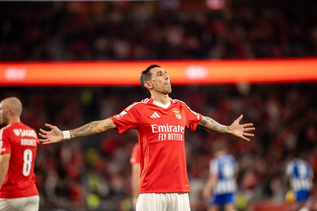 November 10, 2024, Lisboa, Lisboa, Portugal: ANGEL DI MARIA from SL Benfica seen celebrating his first goal during the Liga Portugal Betclic 2024 25 match between SL Benfica and FC Porto at Estadio da Luz on November 10, 2024 in Lisboa, Portugal. Final score: SL Benfica 4:1 FC Porto Lisbon Portugal Lisboa Portugal - ZUMA Bet 20241110_spo_l192_016 Copyright: xMiguelxLemosx