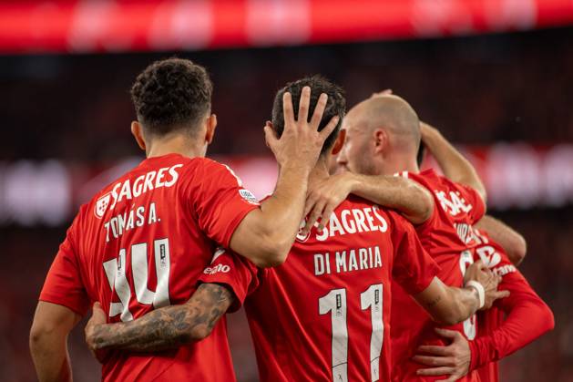 November 10, 2024, Lisboa, Lisboa, Portugal: ANGEL DI MARIA from SL Benfica seen celebrating his goal with his teammates during the Liga Portugal Betclic 2024 25 match between SL Benfica and FC Porto at Estadio da Luz on November 10, 2024 in Lisboa, Portugal. Final score: SL Benfica 4:1 FC Porto Lisbon Portugal Lisboa Portugal - ZUMA Bet 20241110_spo_l192_019 Copyright: xMiguelxLemosx