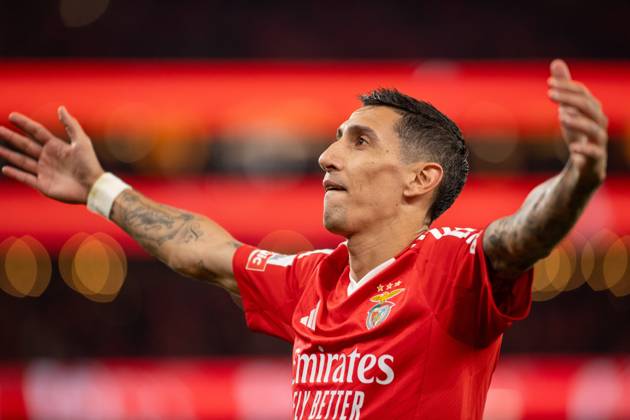 November 10, 2024, Lisboa, Lisboa, Portugal: ANGEL DI MARIA from SL Benfica seen celebrating his first goal during the Liga Portugal Betclic 2024 25 match between SL Benfica and FC Porto at Estadio da Luz on November 10, 2024 in Lisboa, Portugal. Final score: SL Benfica 4:1 FC Porto Lisbon Portugal Soccer 2024: Benfica 4:1 Porto - ZUMA Bet 20241110_spo_l192_021 Copyright: xMiguelxLemosx