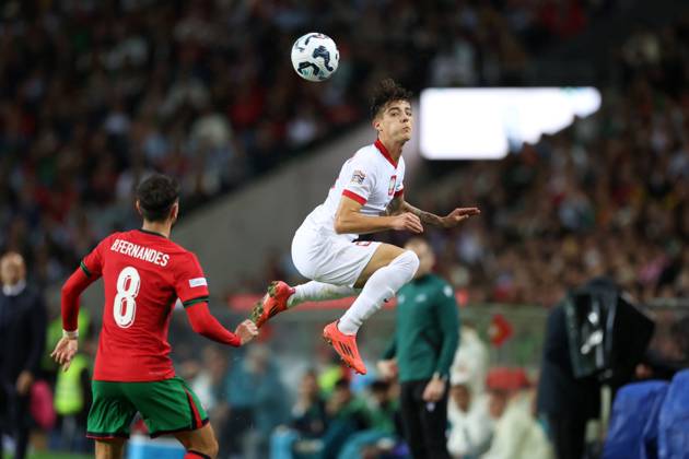 PORTO 15.11.2024 MECZ 5. KOLEJKA GRUPA A1 LIGA NARODOW SEZON 2024 25: PORTUGALIA - POLSKA --- UEFA NATIONS LEAGUE FOOTBALL MATCH: PORTUGAL - POLAND BRUNO FERNANDES KACPER URBANSKI FOT. PIOTR KUCZA FOTOPYK NEWSPIX.PL --- newspix.pl