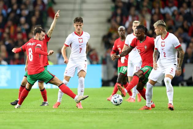 PORTO 15.11.2024 MECZ 5. KOLEJKA GRUPA A1 LIGA NARODOW SEZON 2024 25: PORTUGALIA - POLSKA --- UEFA NATIONS LEAGUE FOOTBALL MATCH: PORTUGAL - POLAND BRUNO FERNANDES KACPER URBANSKI RAFAEL LEAO KAMIL PIATKOWSKI FOT. PIOTR KUCZA FOTOPYK NEWSPIX.PL --- newspix.pl