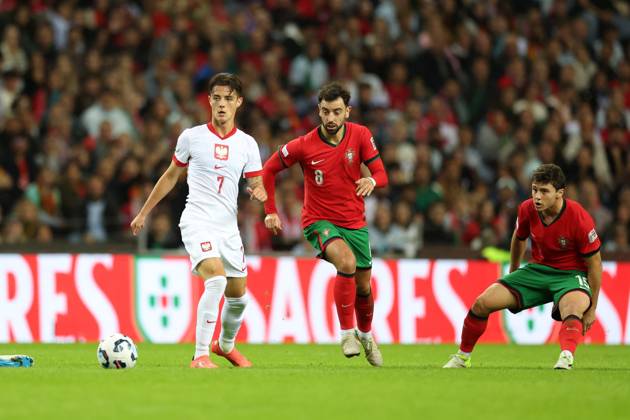 PORTO 15.11.2024 MECZ 5. KOLEJKA GRUPA A1 LIGA NARODOW SEZON 2024 25: PORTUGALIA - POLSKA --- UEFA NATIONS LEAGUE FOOTBALL MATCH: PORTUGAL - POLAND KACPER URBANSKI BRUNO FERNANDES JOAO NEVES FOT. PIOTR KUCZA FOTOPYK NEWSPIX.PL --- newspix.pl