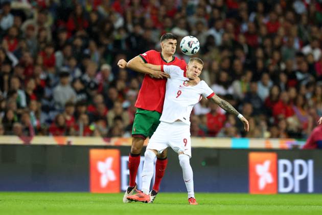 PORTO 15.11.2024 MECZ 5. KOLEJKA GRUPA A1 LIGA NARODOW SEZON 2024 25: PORTUGALIA - POLSKA --- UEFA NATIONS LEAGUE FOOTBALL MATCH: PORTUGAL - POLAND ANTONIO SILVA MATEUSZ BOGUSZ FOT. PIOTR KUCZA FOTOPYK NEWSPIX.PL --- newspix.pl
